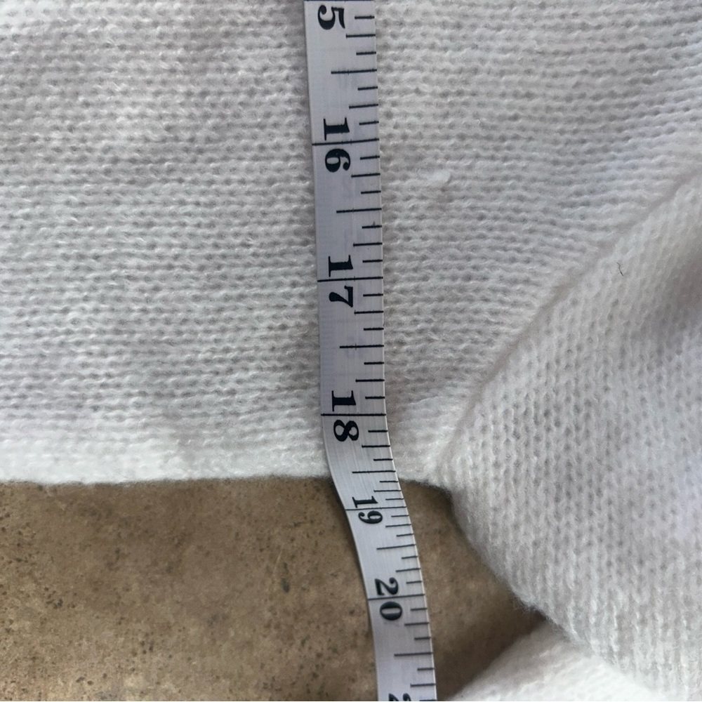 Active USA sweater - white long sleeve v-neck with cross detail NWT - Picture 8 of 9